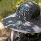 🌬️❄️ Kibírhatatlan hőség, de friss szellő a fejen! Ultrakönnyű napelemes ventilátoros napellenző sapka – Hordozható árnyék és önálló hűtés 🏖️✨